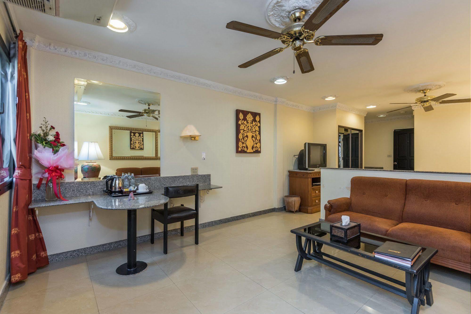 The Ambiance Hotel Pattaya Exterior foto