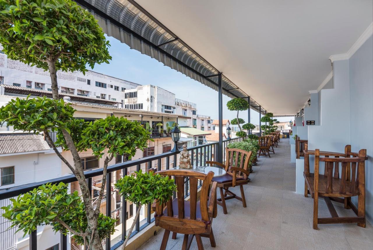 The Ambiance Hotel Pattaya Exterior foto